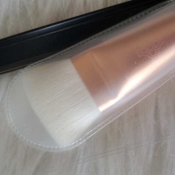 Zoeva 109 Luxe Face Brush - Picture 2 of 3